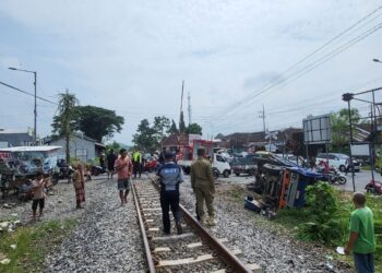 Kendaraan truk yang mengalami kecelakaan di Jember  pada senin (17/02/2025). (foto/dok)