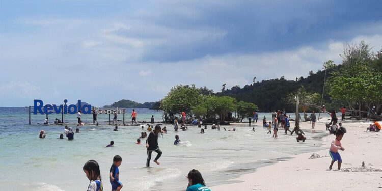 Pantai Reviola (foto/net)