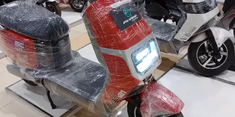 Avand SC121 dan SC122, motor listrik termurah di IIMS 2025. (foto/YouTube electronicPro)