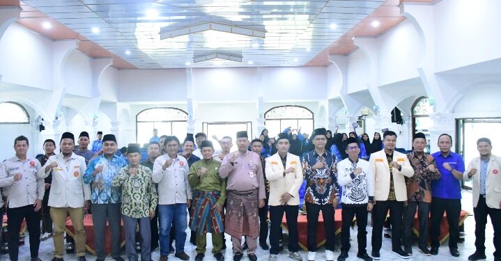 Staf Ahli Bidang Pemerintahan Hukum dan Politik Ed Efendi foto bersama usai acara. (Foto/Dok).