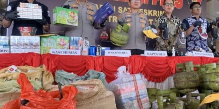 Barang bukti rokok impor ilegal yang diamankan Polres Metro Jakarta Utara. (foto/dok)