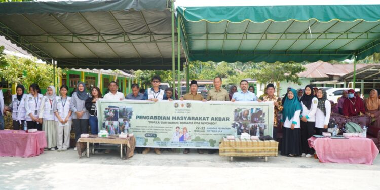 Bupati Langkat H. Syah Afandin, SH yang diwakili oleh Sekretaris Daerah (Sekda) Langkat, Amril, S.Sos., M.AP, secara resmi membuka kegiatan Pengabdian Masyarakat Akbar yang diselenggarakan oleh Tim Bantuan Medis (TBM) Fakultas Kedokteran Universitas Sumatera Utara (FK USU) tahun 2025. Acara ini berlangsung di Yayasan Pesantren Miftahul Ula, Desa Pematang Cengal, Kecamatan Tanjung Pura, pada Sabtu (22/2/2025). (foto/Diskominfo Langkat)