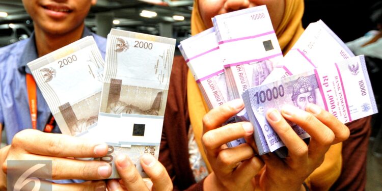 Ilustrasi penukaran uang Rupiah baru. (foto/net)