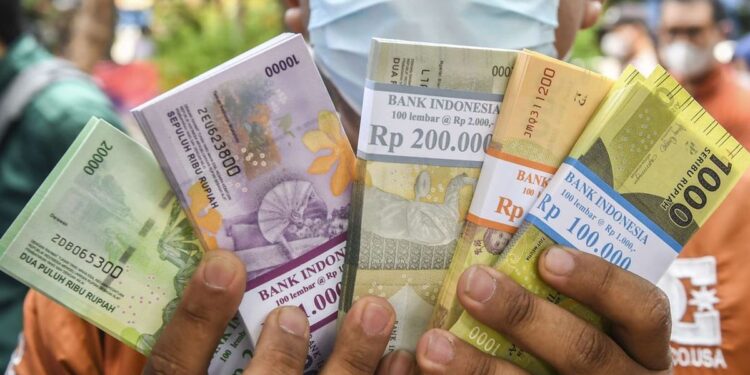 Ilustrasi penukaran uang di BI. (foto/dok)