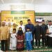 Gubernur Kepri Ansar: foto bersama warga setelah usai acara. (Foto/Istimewa).