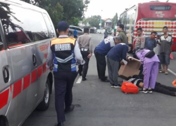 Bus Suroboyo Tabrak Pejalan Kaki di Simpang Tiga Terminal Joyoboyo (foto/dok)