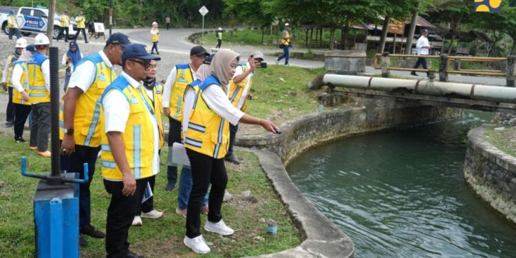 PUPR saat meninjau Bendungan Rukoh. (foto/PUPR)