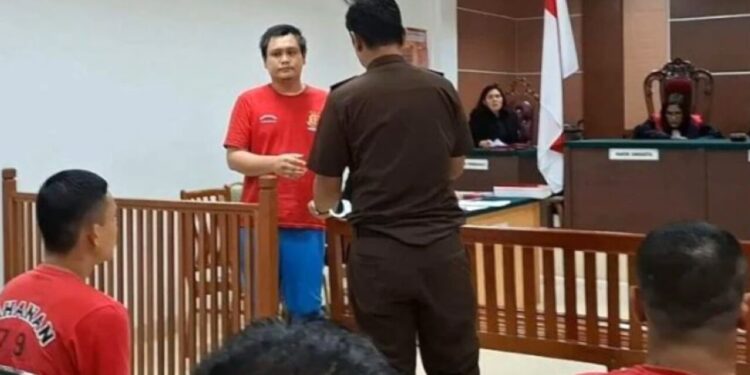 Persidangan WNA Malaysia tersangka penyelundupun sabu dalam dubur di PN Batam. (foto/dok)
