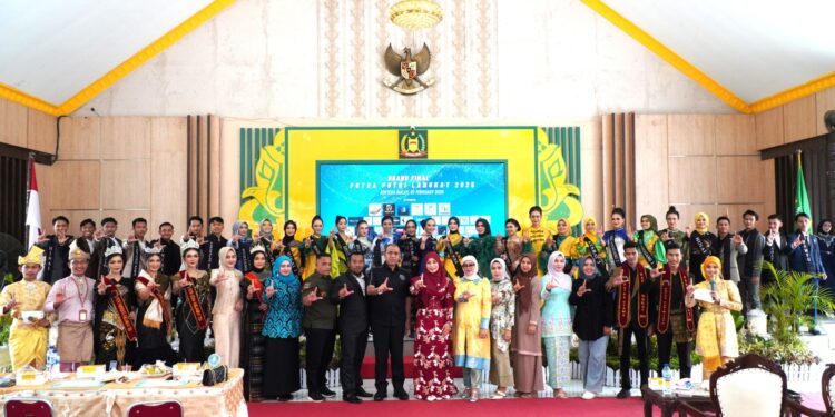 Penjabat Bupati Langkat, H.M. Faisal Hasrimy, AP, MAP, menghadiri ajang Pemilihan Putra-Putri Langkat 2025 yang digelar di Jentera Malay, Rumah Dinas Bupati Langkat, Stabat, pada Sabtu (1/2/2025). (foto/Diskominfo Langkat)