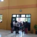 Ratusan calon pekerja yang tertipu oleh dua oknum saat mendatangi Polsek Batam Kota, Sabtu, 22 Februari 2025. (foto/dok)