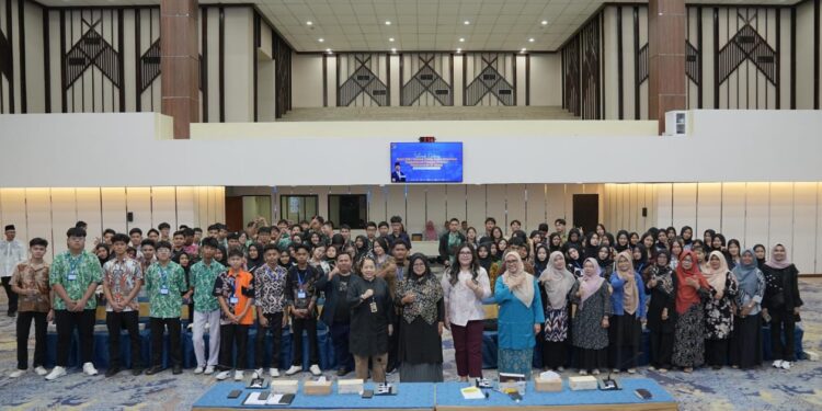 Badan Pengusahaan (BP)  Batam menerima kunjungan pembelajaran dari SMK Negeri 1 Tanjungpinang, di Balairungsari BP Batam, Jumat (14/2/2025). (foto/Humas BP Batam)