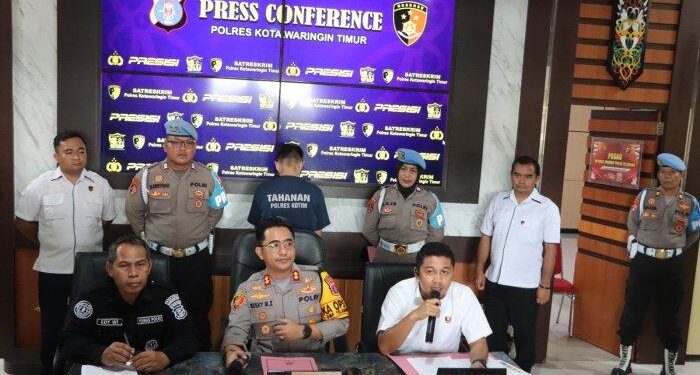 Kapolres Kotim, AKBP Resky Maulana Zulkarnain saat memimpim press release Tipikor dana desa Bamadu Kotim. (foto/ist)