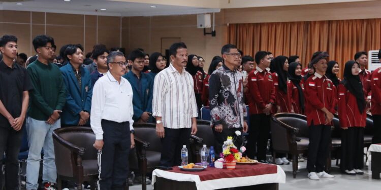 Jefridin, M.Pd. mendampingi Wali Kota Batam, Muhammad Rudi. (Foto/Diskominfo).