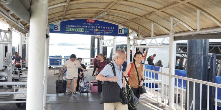 Banyak wisatawan mancanegara (wisman) memilih untuk menghabiskan waktu liburan ke Batam. (foto/Ril Humas BP Batam)