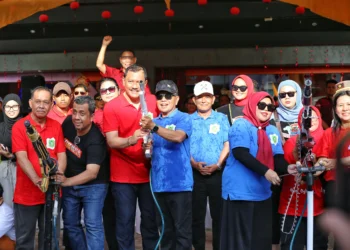 Plt Bupati Meranti Buka Festival Perang Air Cian Cui Tahun Baru Imlek 2576. (Foto/Istimewa).