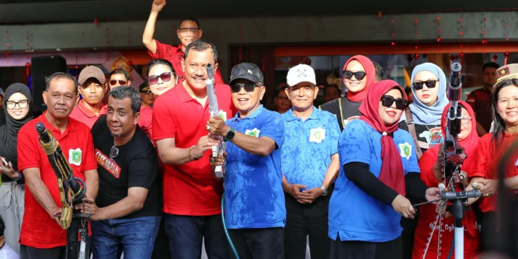 Plt Bupati Meranti Buka Festival Perang Air Cian Cui Tahun Baru Imlek 2576. (Foto/Istimewa).