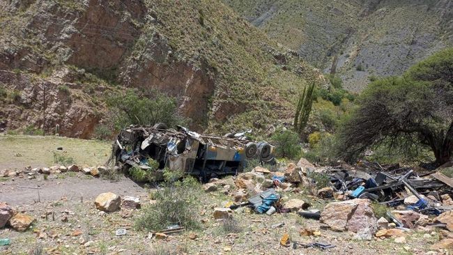 Bus jatuh ke jurang di Bolivia (foto/ist)