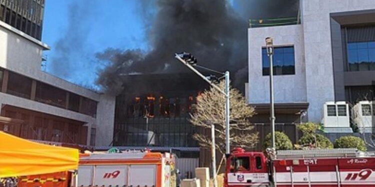Kebakaran di Lokasi Konstuksi Hotel di Busan. (foto/ist)