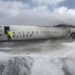 Pesawat Delta Air jatuh di Bandara International Pearson, Kanada dalam polisi terbalik, Senin (17/2/2025).  (foto/ist)