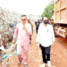 Amsakar Achmad ketika meninjau tumpukan sampah di Batam. (foto/ist)
