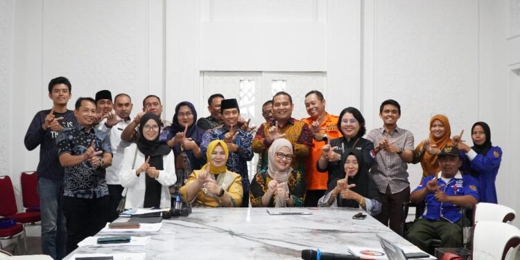 Bupati Langkat H. Syah Afandin, SH, melalui Wakil Bupati Langkat Tiorita Br Surbakti, SH, menerima kunjungan Tim Komisi Nasional Disabilitas (KND) RI di Ruang Kerja Kantor Bupati Langkat, Kamis (20/3/2025). (foto/Diskominfo Langkat)