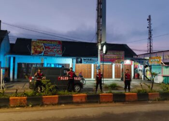 Satuan Samapta Polres Tulang Bawang, Polda Lampung, secara rutin melaksanakan patroli sahur untuk mencegah dan meminimalisir aksi balap liar yang dilakukan oleh sekelompok pemuda yang tidak bertanggung jawab selama bulan suci Ramadhan 1446 H / 2025 M. (foto/Maria)