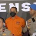 Eks Kapolres Ngada, AKBP Fajar Widyadharma Lukman Sumaatmaja (baju oranye) saat dihadirkan polisi dalam konferensi pers di Jakarta, Kamis, (13/3/2025). (foto/dok)