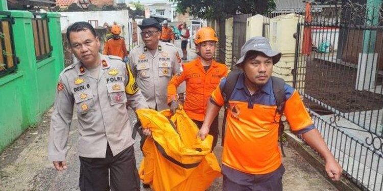 Evakuasi Korban Banjir Sukabumi, Jasad Ibu dan Anak Ditemukan Berpelukan (foto/dok)