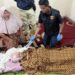 Jenazah korban, Ismail (49) dibacok tetangganya hingga tewas karena tak bayar utangnya. (foto/ist)