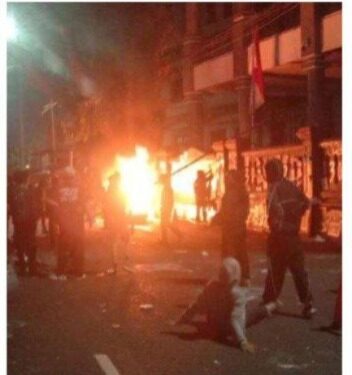 Kericuhan Warnai Demo Tolak UU TNI di Malang, Dua Pos Kantor DPRD Dibakar (foto/ist)