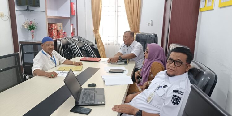 LSM Badan Pekerja Nasional Indonesian Corruption Investigation ( BPN ICI ) Provinsi Riau melakukan Diskusi bersama Dinas Perkebunan Kabupaten Bengkalis pada Rabu ( 5/3/2025 ) di ruang rapat kantor Jl. Pertanian Bengkalis. (foto/Darwis)