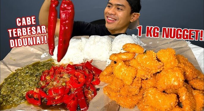 Mukbang tanboy kun nugget+cabai terbesar. (foto/Youtube tanboy kun)