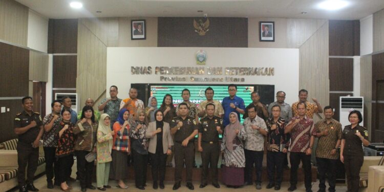 Kejaksaan Tinggi Sumatera Utara menggelar penerangan hukum di Dinas Perkebunan dan Peternakan Provinsi Sumatera Utara, Kamis (27/2/2025) mengusung topik tentang Pencegahan Tindak Pidana Korupsi dan Etika Bermedia Sosial di Aula Kantor Dinas Perkebunan dan Peternakan Sumut, Jalan AH Nasution Medan. (foto/Kejati Sumut)