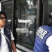 Penyidik Tim Subdit Tipikor Ditreskrimsus Polda Kepri sedang memasuki salah satu ruangan di Gedung BP Batam. (foto/dok)