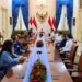 Presiden Republik Indonesia, Prabowo Subianto bersama Kepala BP Batam, Amsakar Achmad beserta jajaran  dalam pertemuan yang digelar pada Kamis (13/3/2025) di Istana Negara Jakarta usai pelantikan para Anggota/Deputi BP Batam di Kantor Kementerian Koordinator Bidang Perekonomian Republik Indonesia. (foto/Humas BP Batam)