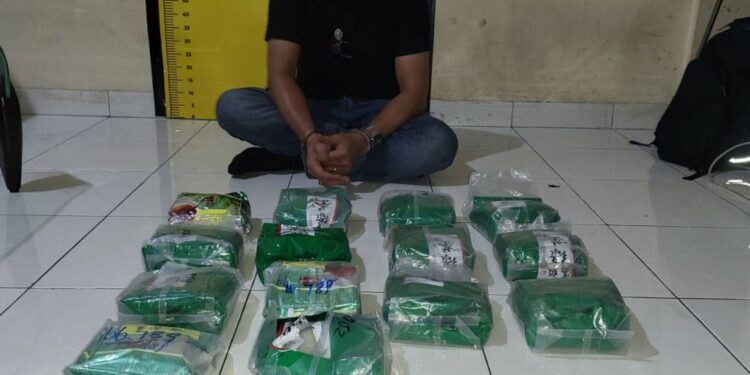 Residivis narkoba yang diamankan Polda Riau. (foto/Media Center Riau)