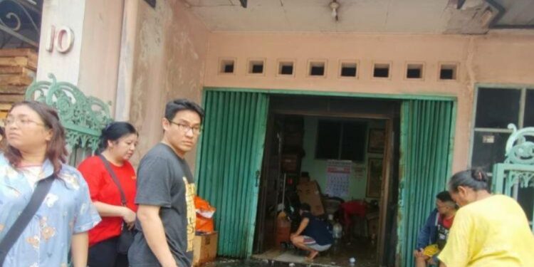 Rumah lantai 3 pasca kebakaran, puluhan kucing tewas dalam insiden ini. (foto/ist)