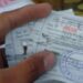 Salah seorang pedagang yang terkena pungutan tarif parkir retribusi. (foto/ist)