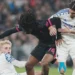 Trevor Chalobah saat beradu bola dengan Kevin Diks. (foto/net)