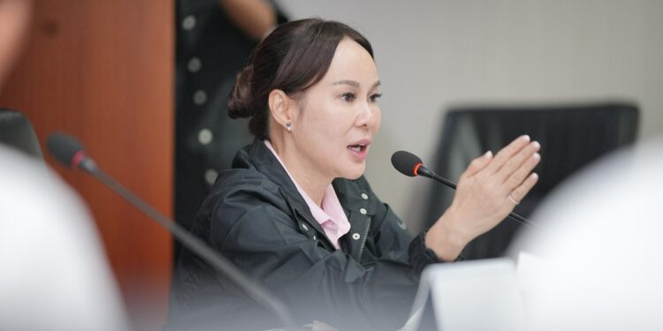 Wakil Kepala BP Batam, Li Claudia Chandra memaparkan program Percepatan Pembangunan Batam Maju terkait pengelolaan sampah dan penertiban papan reklame liar di Batam. (foto/Humas BP Batam)