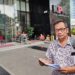 Cak Ta'in Ketua LSM Kelompok Diskusi Anti 86 (Kodat86) saat berada di kantor KPK Jakarta. (Foto/Dokumentasi).