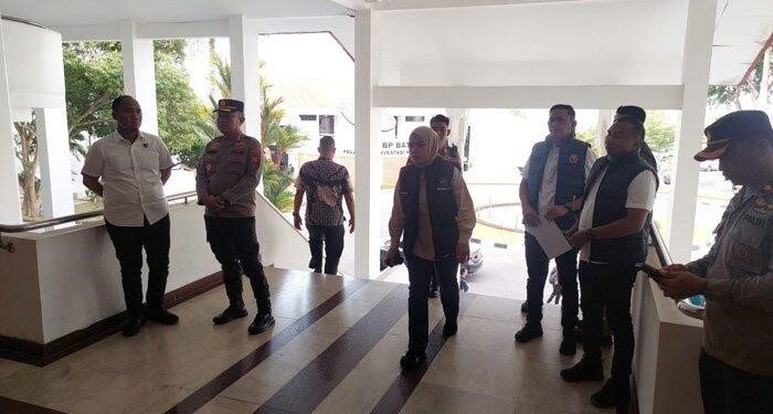 Kapolresta Barelang, Kombes Heribertus Ompusunggu pimpin langsung penggeledahan di bagian lahan BP Batam. (Foto/Dokumentasi).