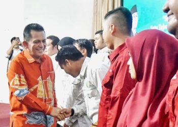 Gubernur Kepri Kukuhkan Ikatan Keluarga Alumni Universitas Ibnu Sina Batam. (Foto/Istimewa).
