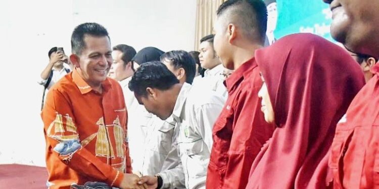 Gubernur Kepri Kukuhkan Ikatan Keluarga Alumni Universitas Ibnu Sina Batam. (Foto/Istimewa).