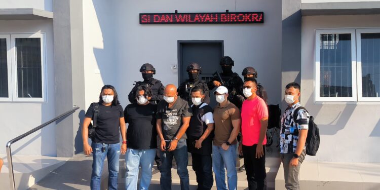 Tim Tabur Kejaksaan dan TNI Berhasil Menangkap DPO Terpidana ASG Alias Gondol. (Foto/Kasi Penkum).