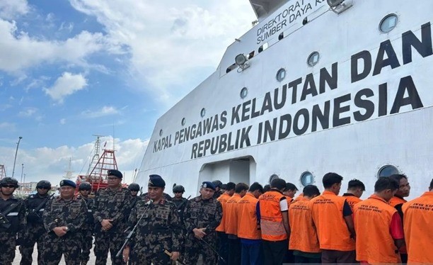 Para tersangka ABK Kapal Asing yang melakukan pencurian ikan di perairan Kabupaten Natuna. (Foto/Dokumentasi).