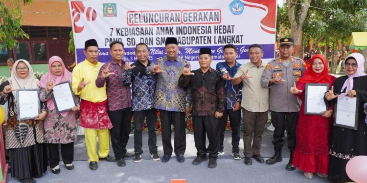 Bupati Langkat H. Syah Afandin, SH secara resmi meluncurkan Gerakan 7 Kebiasaan Anak. (Foto/Kominfo).