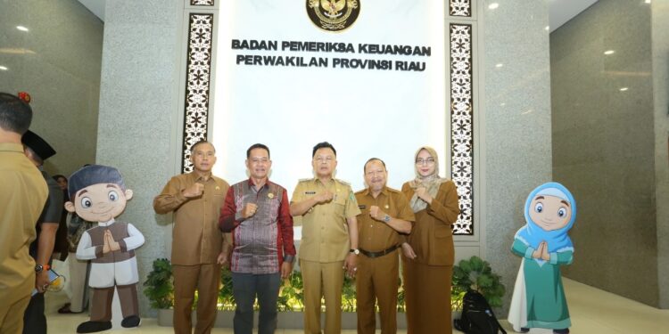 Bupati Kepulauan Meranti AKBP (Purn) H. Asmar. (Foto/Humas).