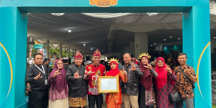 Pemkab Oku Timur Raih Penghargaan Dari Kementerian Pendidikan Pada FBIN Tahun 2025. (Foto/Diskominfo).