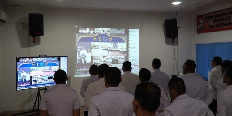 Pegawai Rumah Tahanan Negara (Rutan) Kelas 1 Medan mengikuti apek bersama Kemenko Yusril. (Foto/Ricardo).